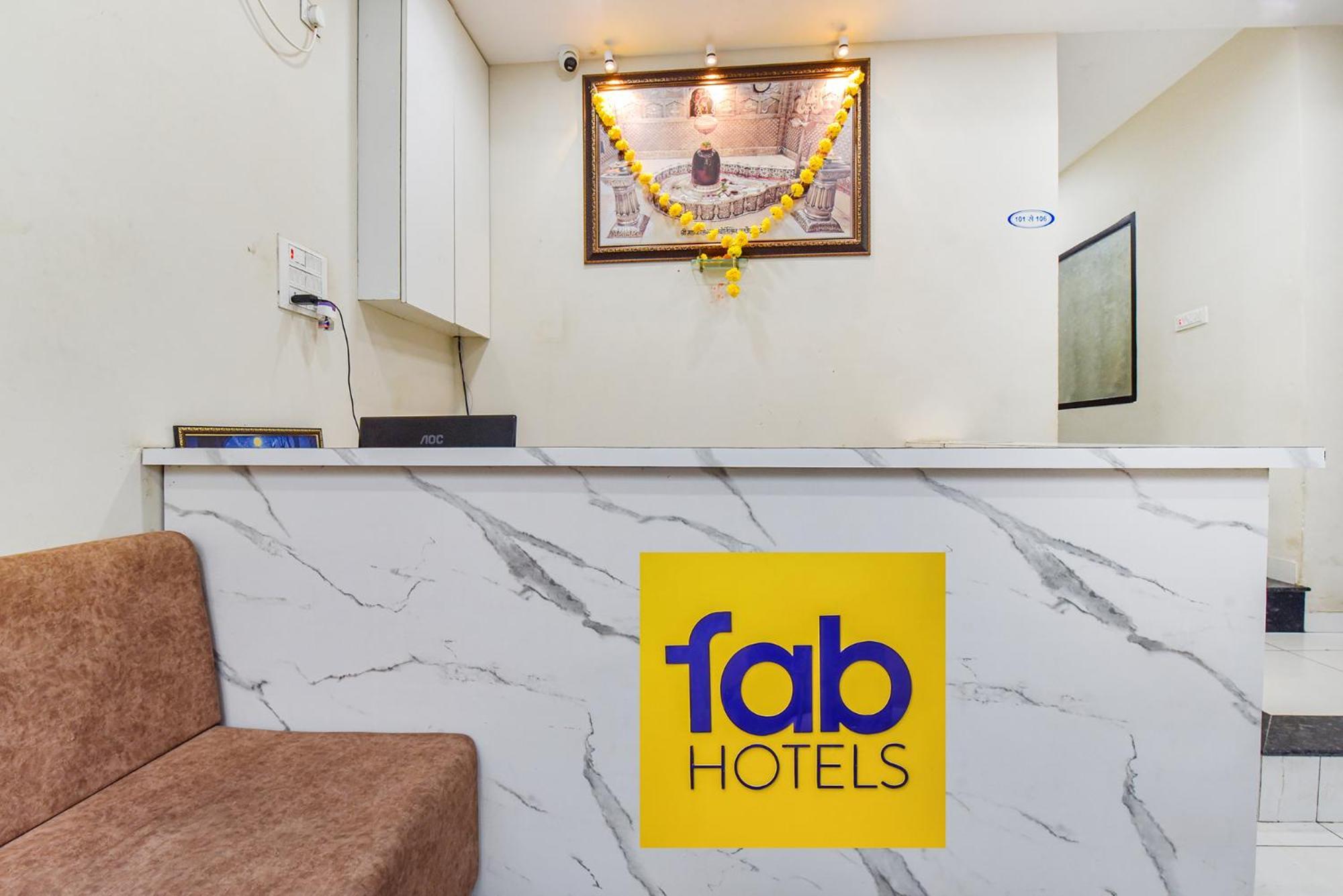 Fabexpress Devani Palace Udždžain Exteriér fotografie