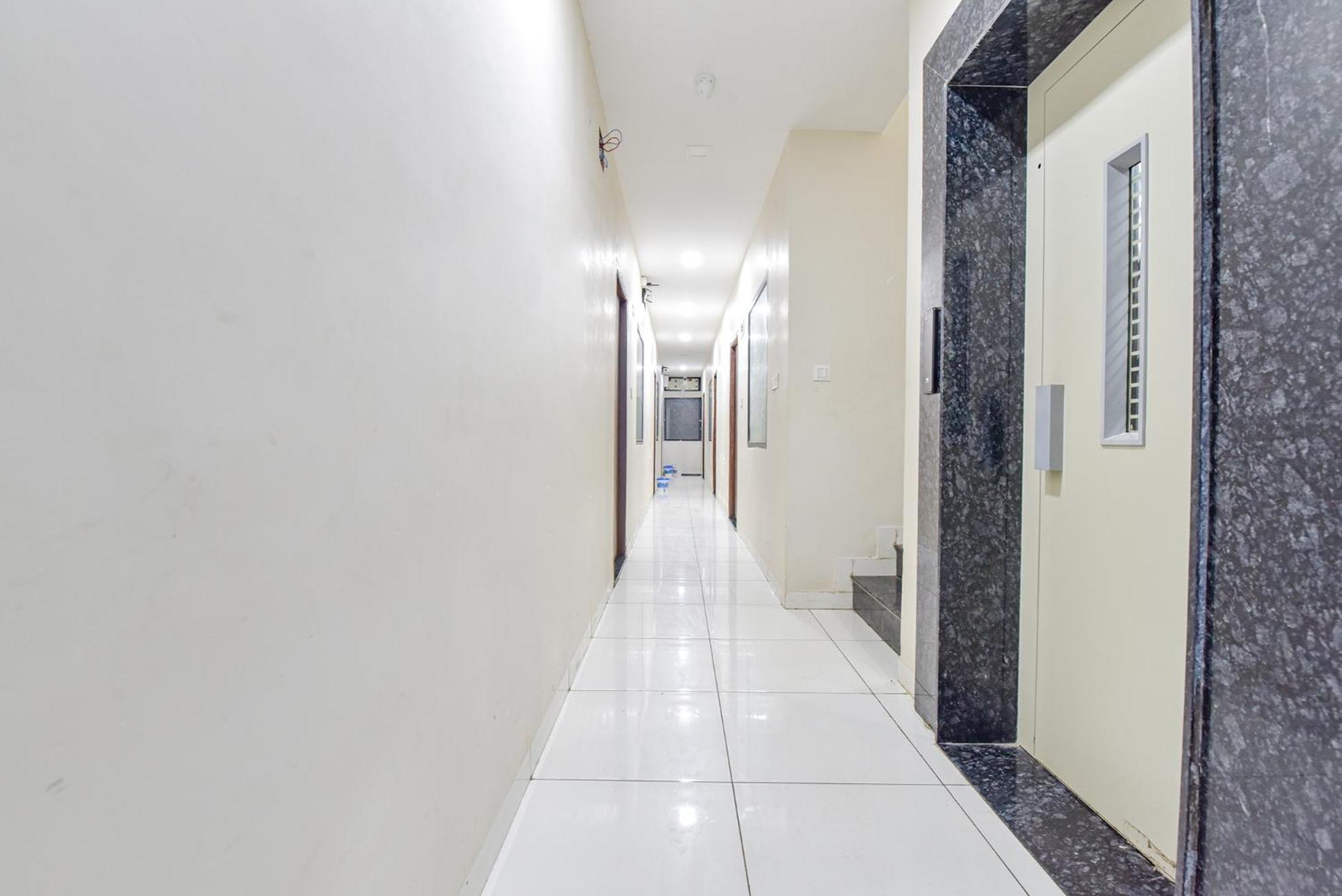 Fabexpress Devani Palace Udždžain Exteriér fotografie