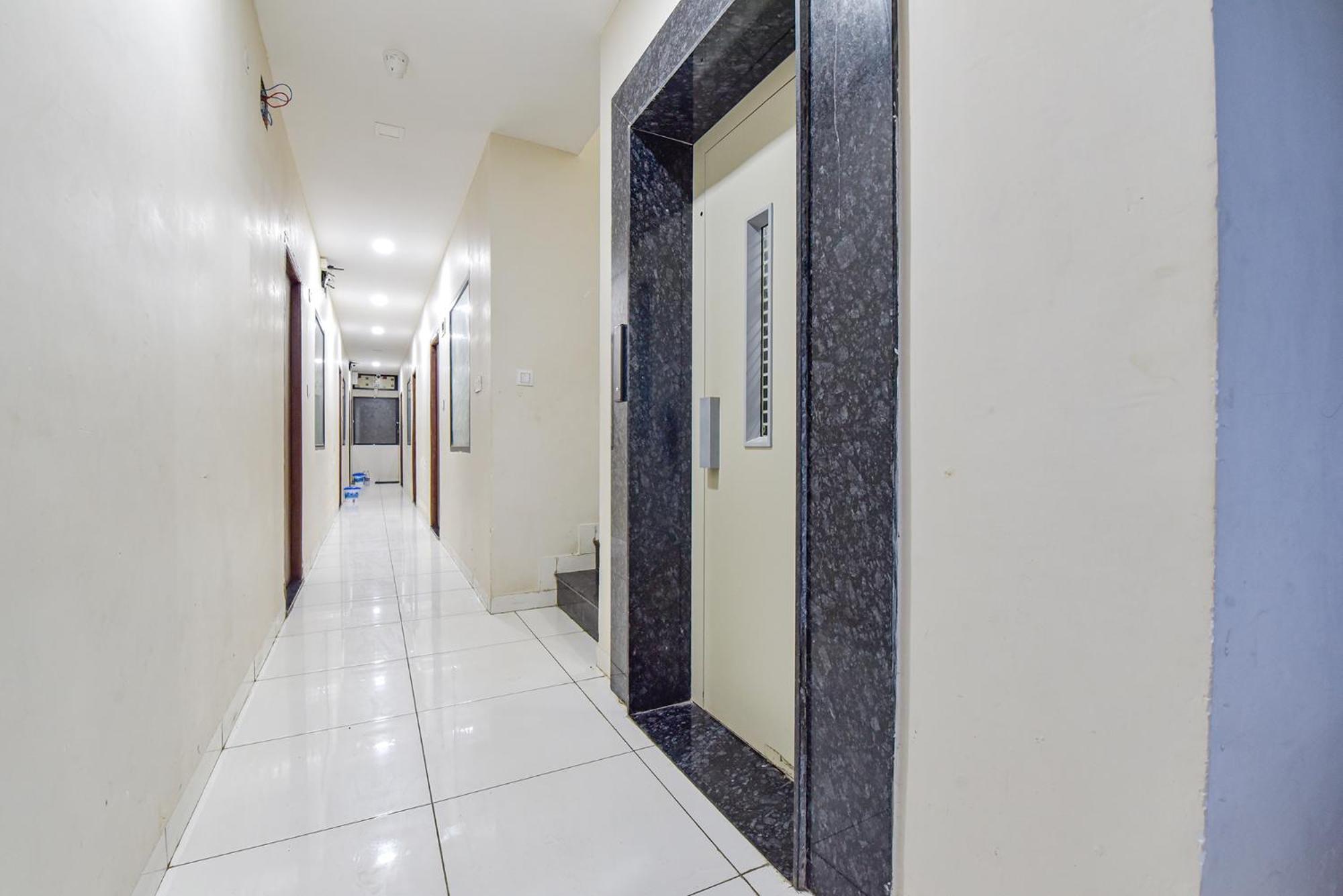 Fabexpress Devani Palace Udždžain Exteriér fotografie